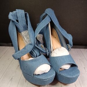 Shoe Dazzle Blue Platform Peep-Toe Heels